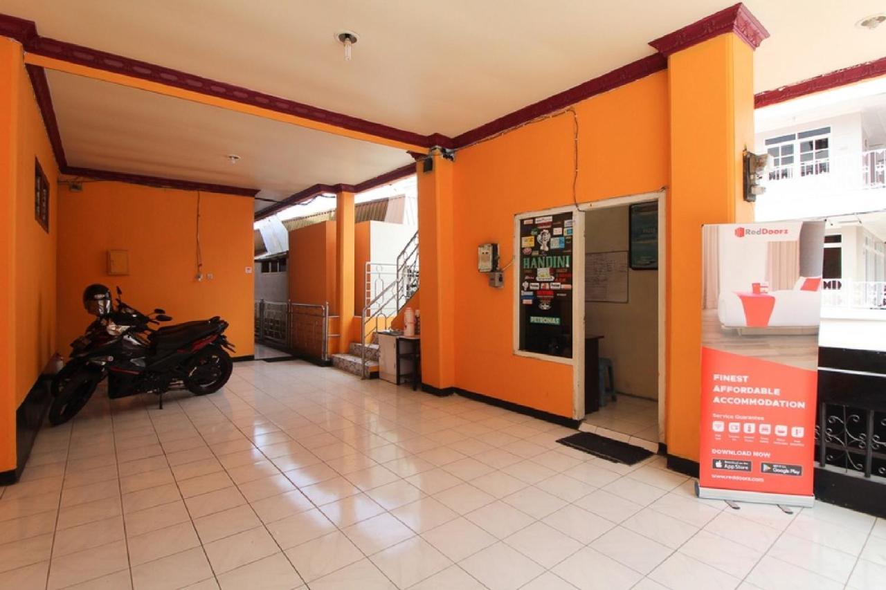 เรดดอร์ซ เนียร์ ซารางัน เลค Hotel Magetan ภายนอก รูปภาพ